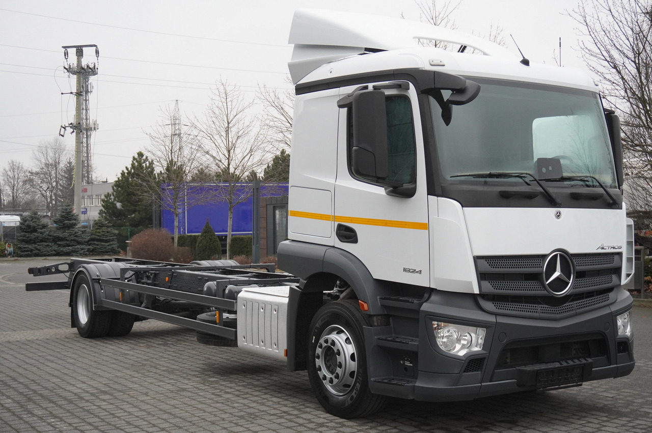 MERCEDES-BENZ Actros 1824 / 9.1 m chassis / sleeping cabin - Camião chassi: foto 1 MERCEDES-BENZ Actros 1824 / 9.1 m chassis / sleeping cabin - Camião chassi: foto 1