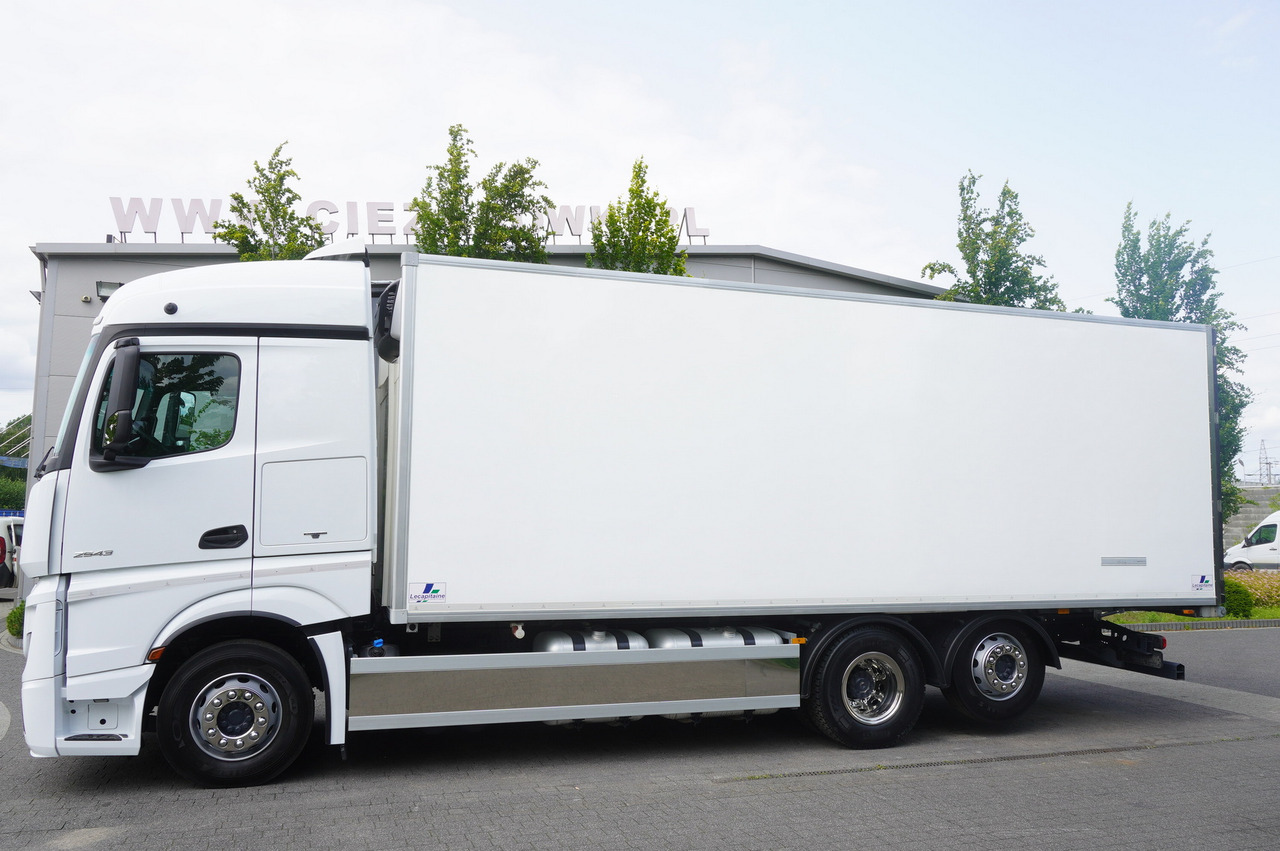 MERCEDES-BENZ Actros 2543 / Lecapitaine Refrigerator Multitemperature / Carrier Supra 950 MT - Camião frigorífico: foto 2 MERCEDES-BENZ Actros 2543 / Lecapitaine Refrigerator Multitemperature / Carrier Supra 950 MT - Camião frigorífico: foto 2