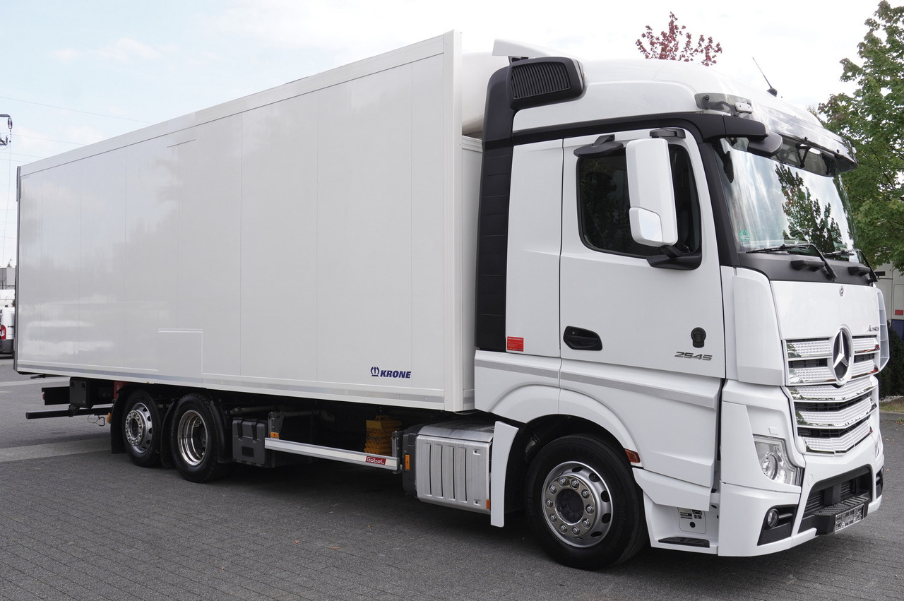 MERCEDES-BENZ Actros 2545 MP5 6×2 E6 / KRONE REFRIGERATOR 40 pallets Bitemperature Doppelstock / high 2.7m - Camião frigorífico: foto 2 MERCEDES-BENZ Actros 2545 MP5 6×2 E6 / KRONE REFRIGERATOR 40 pallets Bitemperature Doppelstock / high 2.7m - Camião frigorífico: foto 2
