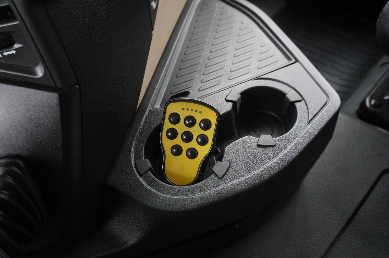 Camião de caixa aberta/ Plataforma MERCEDES-BENZ Actros 3563 8x4 / Tipper for grain 20 t load capacity: foto 29 Camião de caixa aberta/ Plataforma MERCEDES-BENZ Actros 3563 8x4 / Tipper for grain 20 t load capacity: foto 29