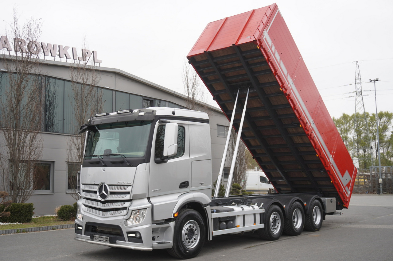 MERCEDES-BENZ Actros 3563 8x4 / Tipper for grain 20 t load capacity - Camião basculante: foto 1 MERCEDES-BENZ Actros 3563 8x4 / Tipper for grain 20 t load capacity - Camião basculante: foto 1