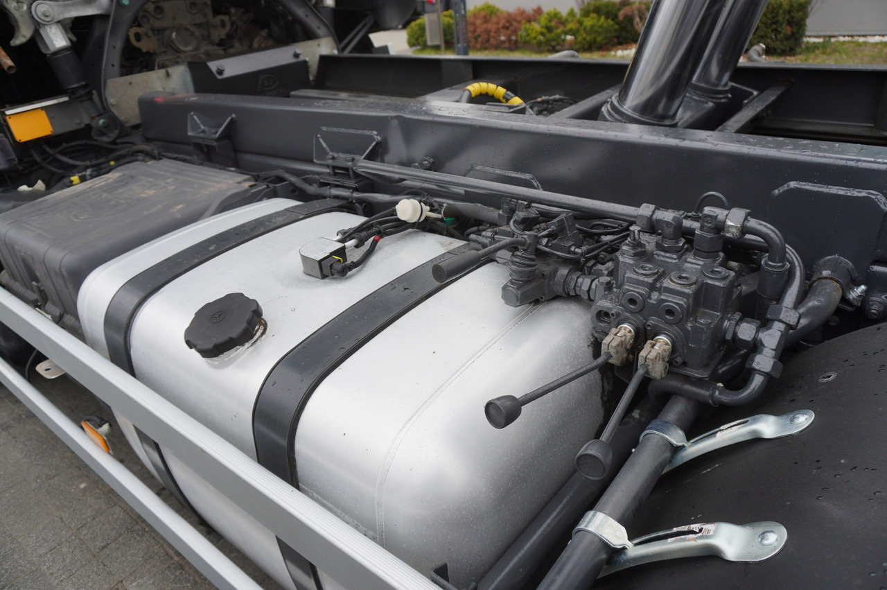 Camião de caixa aberta/ Plataforma MERCEDES-BENZ Actros 3563 8x4 / Tipper for grain 20 t load capacity: foto 18 Camião de caixa aberta/ Plataforma MERCEDES-BENZ Actros 3563 8x4 / Tipper for grain 20 t load capacity: foto 18