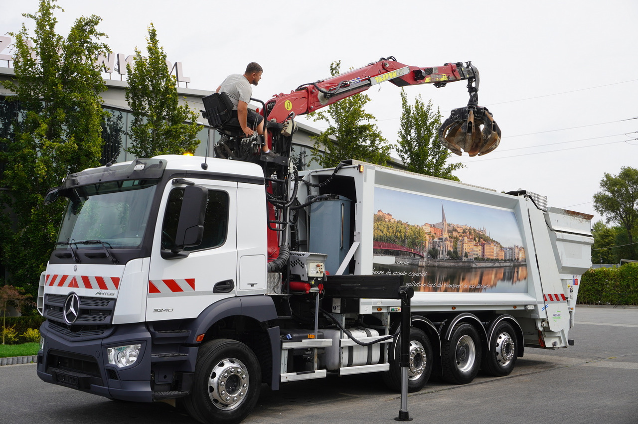 MERCEDES-BENZ Antos 3240 8x2 / Tajfun 5T crane / Farid Industries garbage truck/ 3 steered axles - Caminhão limpa fossa: foto 4 MERCEDES-BENZ Antos 3240 8x2 / Tajfun 5T crane / Farid Industries garbage truck/ 3 steered axles - Caminhão limpa fossa: foto 4