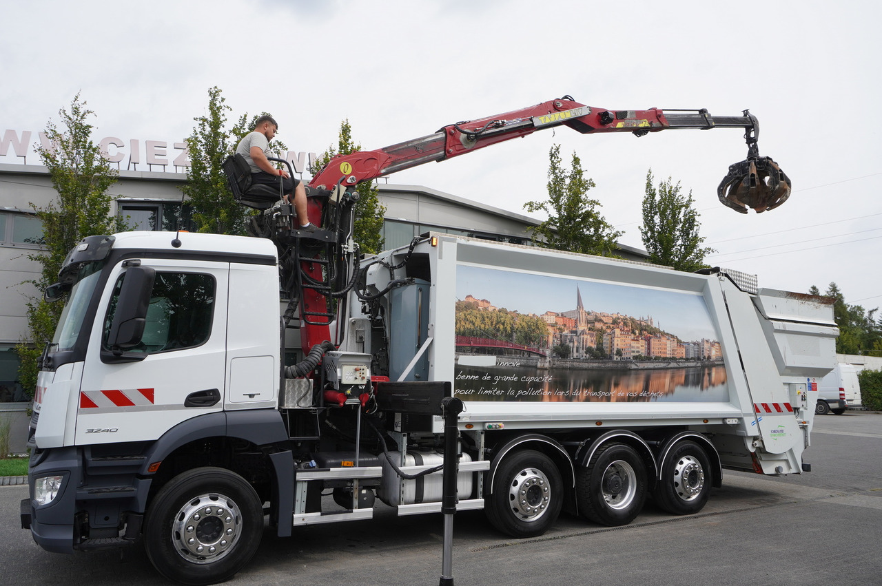 MERCEDES-BENZ Antos 3240 8x2 / Tajfun 5T crane / Farid Industries garbage truck/ 3 steered axles - Caminhão limpa fossa: foto 1 MERCEDES-BENZ Antos 3240 8x2 / Tajfun 5T crane / Farid Industries garbage truck/ 3 steered axles - Caminhão limpa fossa: foto 1