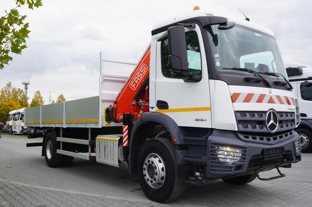 MERCEDES-BENZ Arocs 1830 / Flatbed 16 EPAL / HDS Fassi 155 / Reach 8 m / Load capacity 6160 kg - Camião de caixa aberta/ Plataforma, Camião grua: foto 2 MERCEDES-BENZ Arocs 1830 / Flatbed 16 EPAL / HDS Fassi 155 / Reach 8 m / Load capacity 6160 kg - Camião de caixa aberta/ Plataforma, Camião grua: foto 2