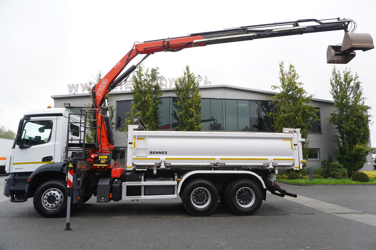 MERCEDES-BENZ Arocs 2636 6x4 / Fassi F175 / 7.7 t / 10 m / 2-side tipper / Bortmatic - Camião basculante, Camião grua: foto 5 MERCEDES-BENZ Arocs 2636 6x4 / Fassi F175 / 7.7 t / 10 m / 2-side tipper / Bortmatic - Camião basculante, Camião grua: foto 5