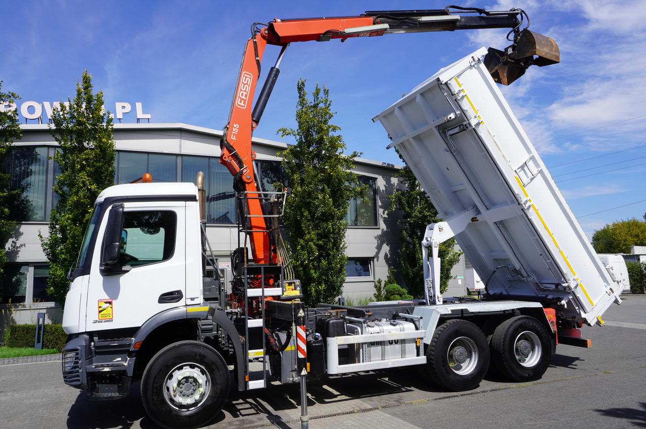 Camião basculante, Camião grua MERCEDES-BENZ Arocs 2636 / 6x4 / HDS Fassi / 3-Way Tipper / Bortmatic: foto 8