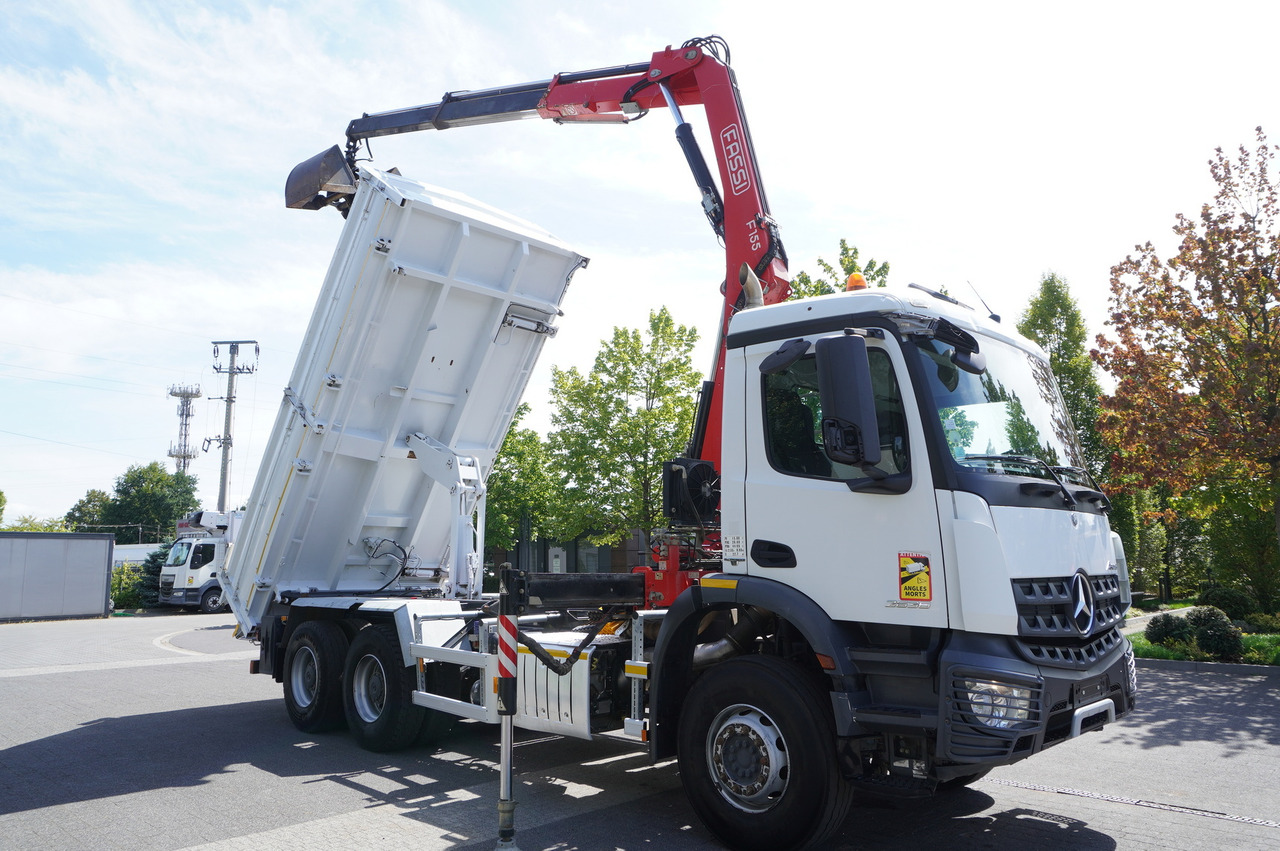 Camião basculante, Camião grua MERCEDES-BENZ Arocs 2636 / 6x4 / HDS Fassi / 3-Way Tipper / Bortmatic: foto 7