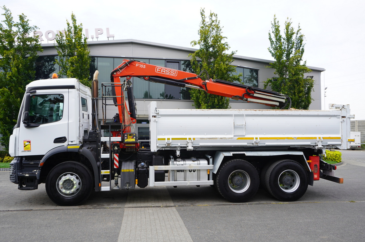 Camião basculante, Camião grua MERCEDES-BENZ Arocs 2636 / 6x4 / HDS Fassi / 3-Way Tipper / Bortmatic: foto 12