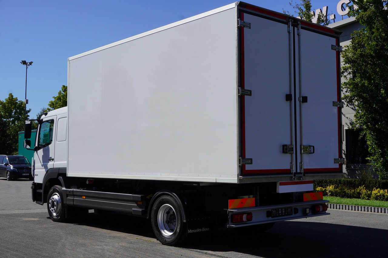 MERCEDES-BENZ Atego 1223 / Bitemperature Refrigerator 12 EPAL / Full ADR / Sleeper cab / 175 tho. km - Camião frigorífico: foto 3 MERCEDES-BENZ Atego 1223 / Bitemperature Refrigerator 12 EPAL / Full ADR / Sleeper cab / 175 tho. km - Camião frigorífico: foto 3