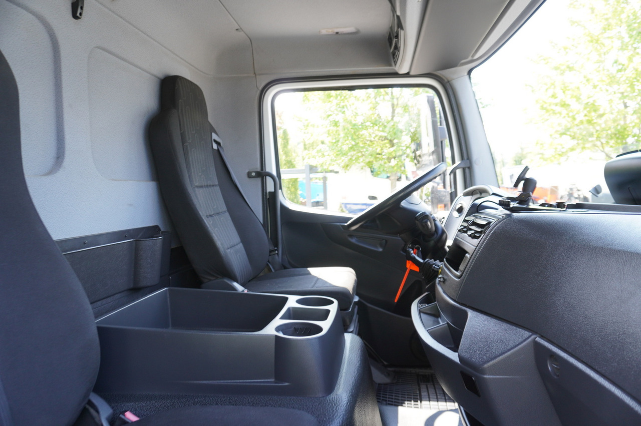 Camião furgão MERCEDES-BENZ Atego 1318 E6 / 20 pallet container / lift / 90 thousand km !!!: foto 14