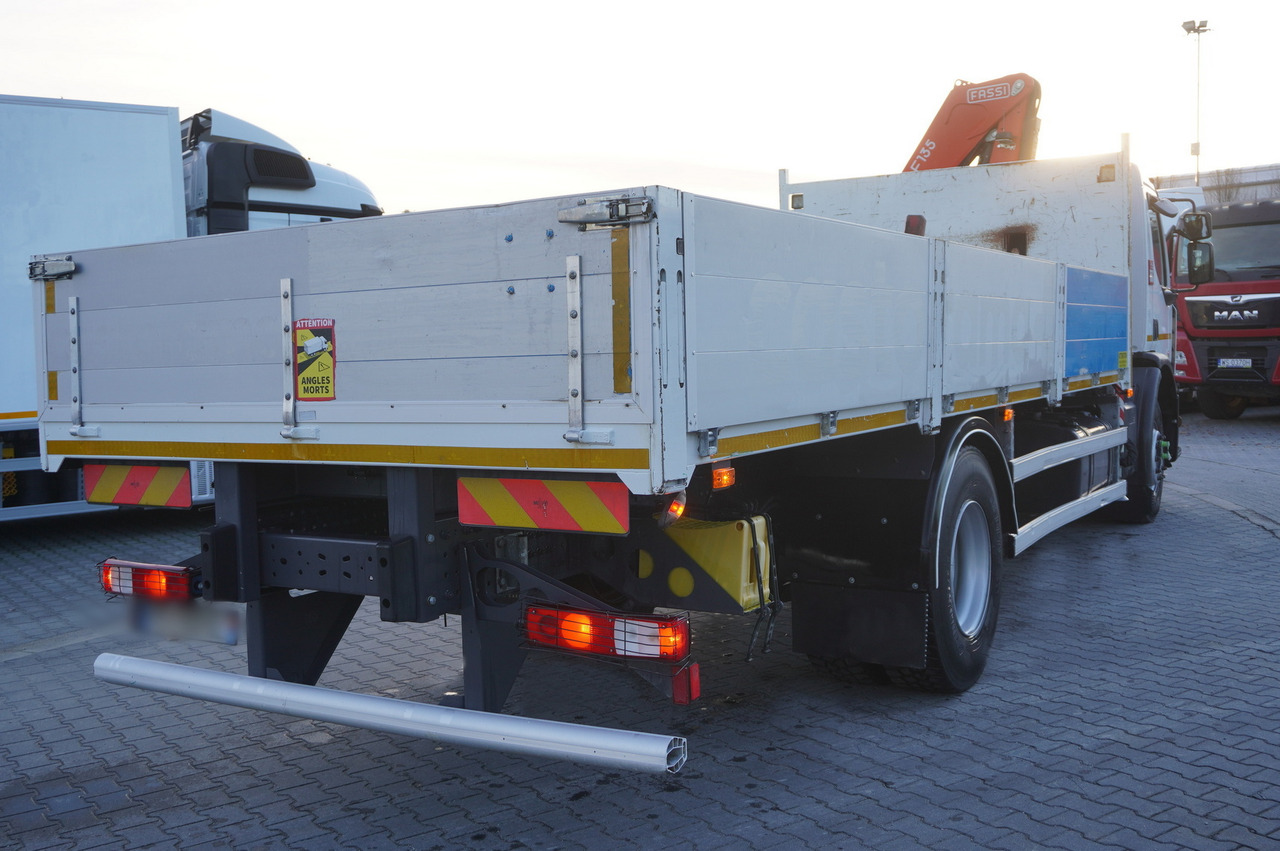 RENAULT C280 DTI 8 / FASSI crane 5.6 T / range 8 m / Flatbed 15 EPAL - Camião grua: foto 3 RENAULT C280 DTI 8 / FASSI crane 5.6 T / range 8 m / Flatbed 15 EPAL - Camião grua: foto 3