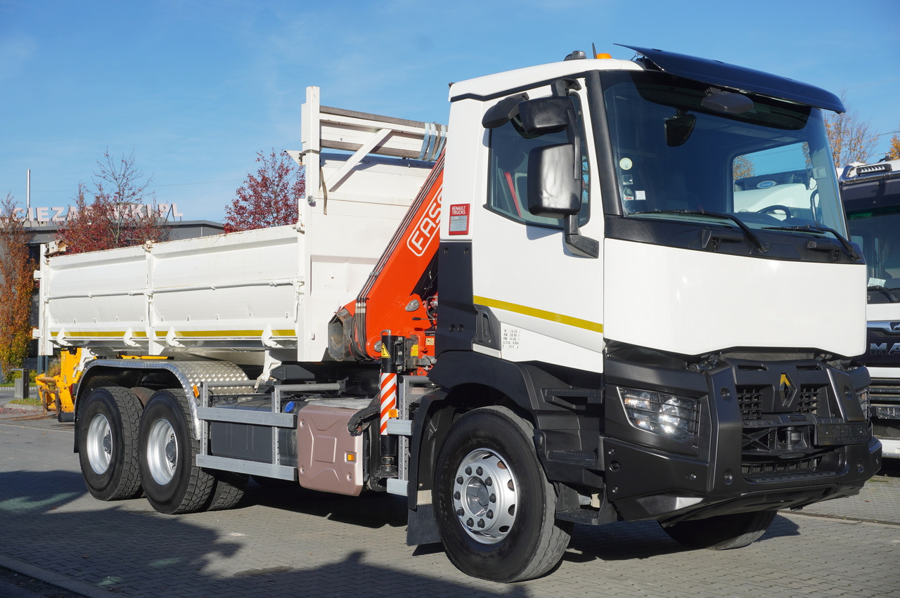 RENAULT C380 E6 6×4 / HDS Fassi F135 2700 MTH / Range 8 m / 5.6 t lifting capacity / 3-side tipper / Bortmatic - Camião grua: foto 2 RENAULT C380 E6 6×4 / HDS Fassi F135 2700 MTH / Range 8 m / 5.6 t lifting capacity / 3-side tipper / Bortmatic - Camião grua: foto 2