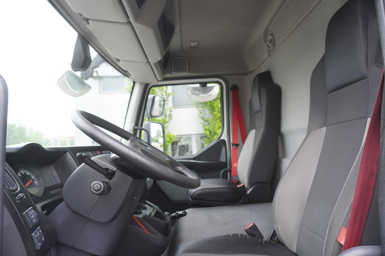 Camião frigorífico para transporte de carne RENAULT D13 / 140 tho km !!! / Meat hook refrigerator / Thermoking T800R / 2 units: foto 15