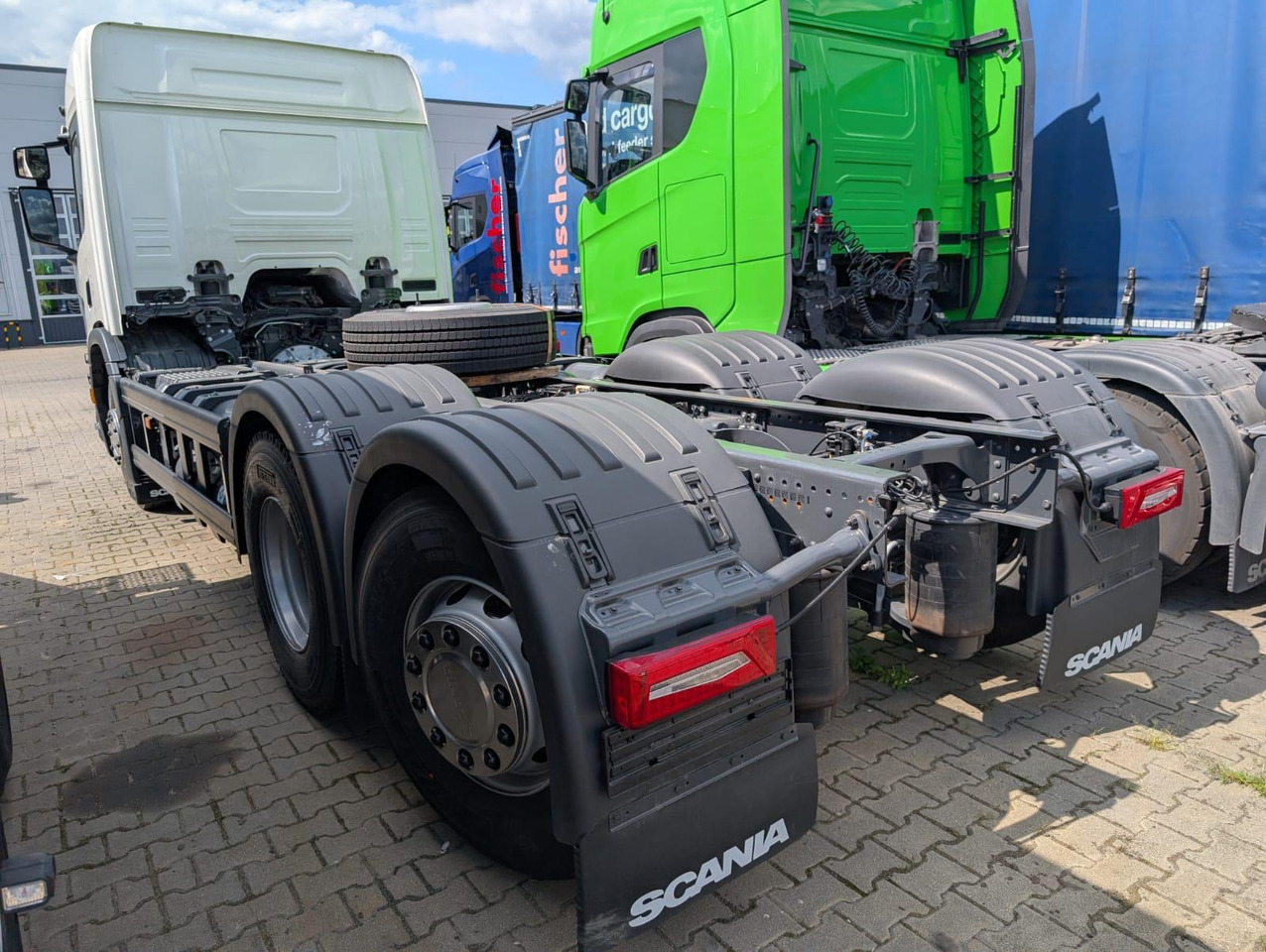 SCANIA P 340 B6x2*4NA / chassis frame / steering axle / CNG / large cab / 8 units - Camião chassi: foto 4 SCANIA P 340 B6x2*4NA / chassis frame / steering axle / CNG / large cab / 8 units - Camião chassi: foto 4