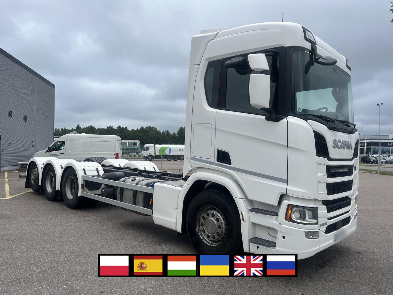 SCANIA R560 B8x4*4 / Chassis / sleeper cab / Power take-off - Camião grua: foto 1 SCANIA R560 B8x4*4 / Chassis / sleeper cab / Power take-off - Camião grua: foto 1