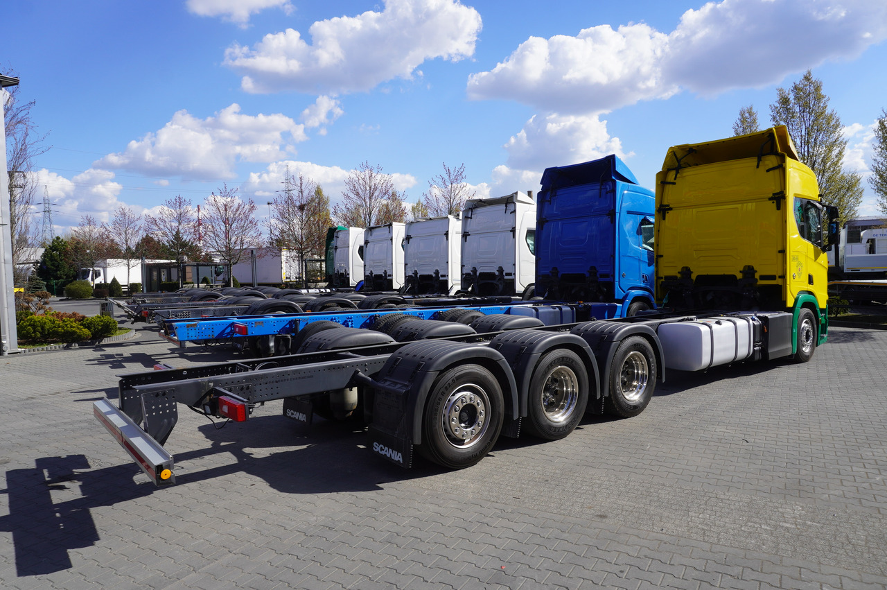 SCANIA R650 V8 / 650 HP/ frame 8.8 m / steered 4th axis / 20 units - Camião grua: foto 2 SCANIA R650 V8 / 650 HP/ frame 8.8 m / steered 4th axis / 20 units - Camião grua: foto 2