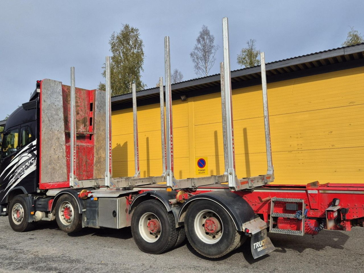VOLVO FH 750 8x4 / 2 lifted axles / timber truck - Camião de transporte de madeira: foto 2 VOLVO FH 750 8x4 / 2 lifted axles / timber truck - Camião de transporte de madeira: foto 2