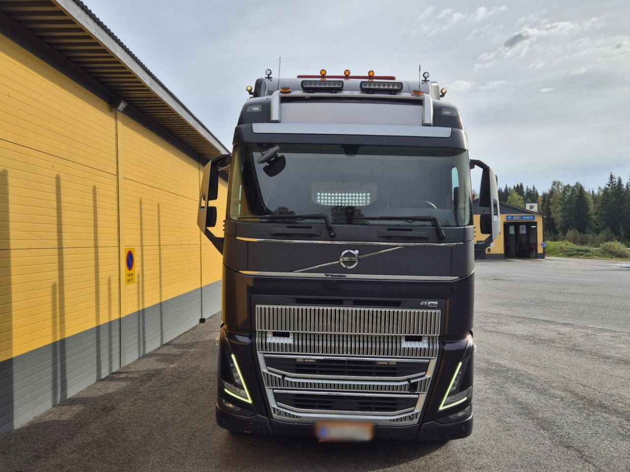 VOLVO FH 750 8x4 / 2 lifted axles / timber truck - Camião de transporte de madeira: foto 5 VOLVO FH 750 8x4 / 2 lifted axles / timber truck - Camião de transporte de madeira: foto 5