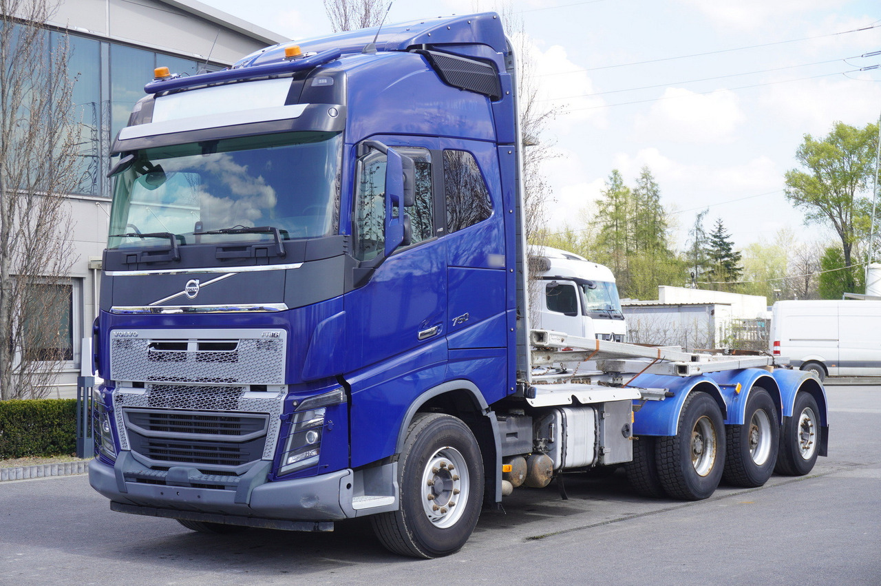 VOLVO FH16 750 8x4 / 750 HP! / 20 t load capacity / stanchion superstructure - Camião grua: foto 4 VOLVO FH16 750 8x4 / 750 HP! / 20 t load capacity / stanchion superstructure - Camião grua: foto 4
