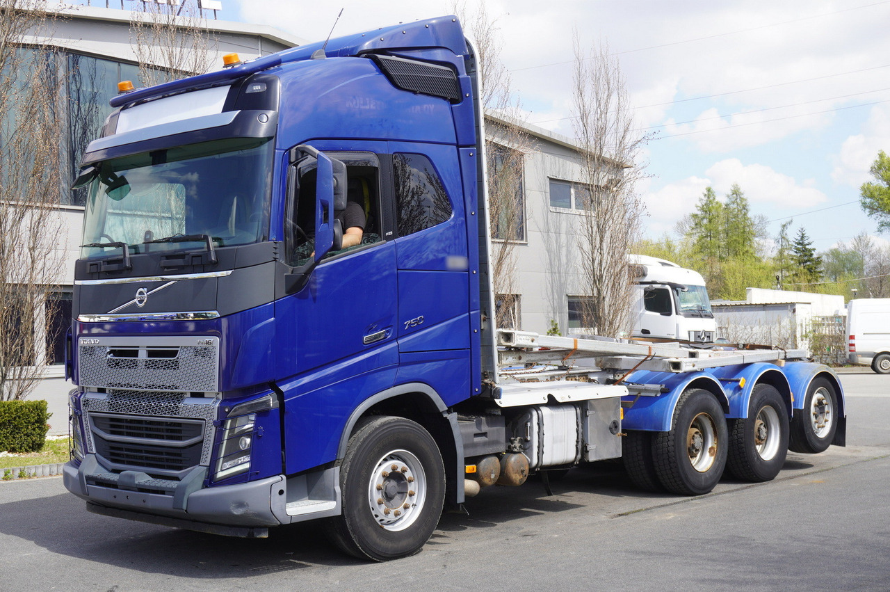 VOLVO FH16 750 8x4 / 750 HP! / 20 t load capacity / stanchion superstructure - Camião grua: foto 1 VOLVO FH16 750 8x4 / 750 HP! / 20 t load capacity / stanchion superstructure - Camião grua: foto 1