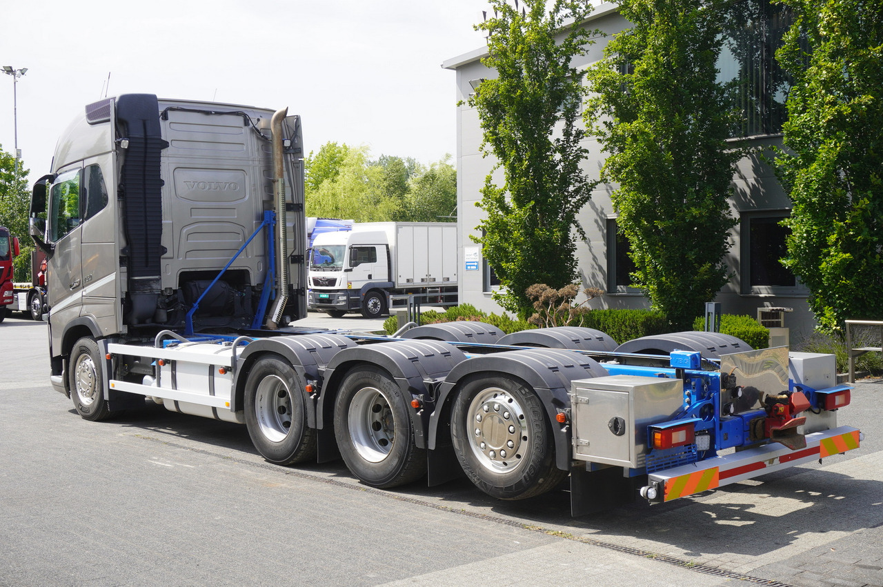 VOLVO Volvo FH16 750 8x4x4 / 750 HP! / Frame 685 cm / Steered 4th axle - Camião grua: foto 4 VOLVO Volvo FH16 750 8x4x4 / 750 HP! / Frame 685 cm / Steered 4th axle - Camião grua: foto 4