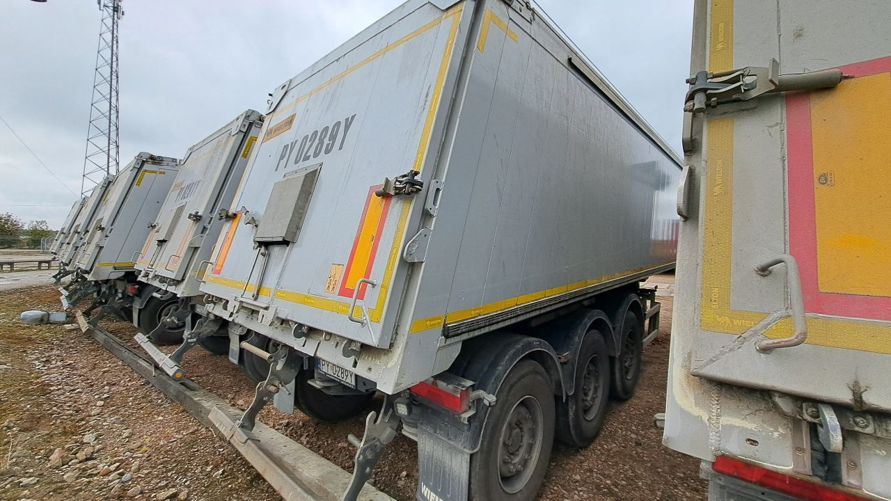 WIELTON NW-3 / weight 6.2 t / capacity 38m3 / Electrically folded roof / Teflon / 20 units, 2022 - Semi-reboque basculante: foto 4 WIELTON NW-3 / weight 6.2 t / capacity 38m3 / Electrically folded roof / Teflon / 20 units, 2022 - Semi-reboque basculante: foto 4