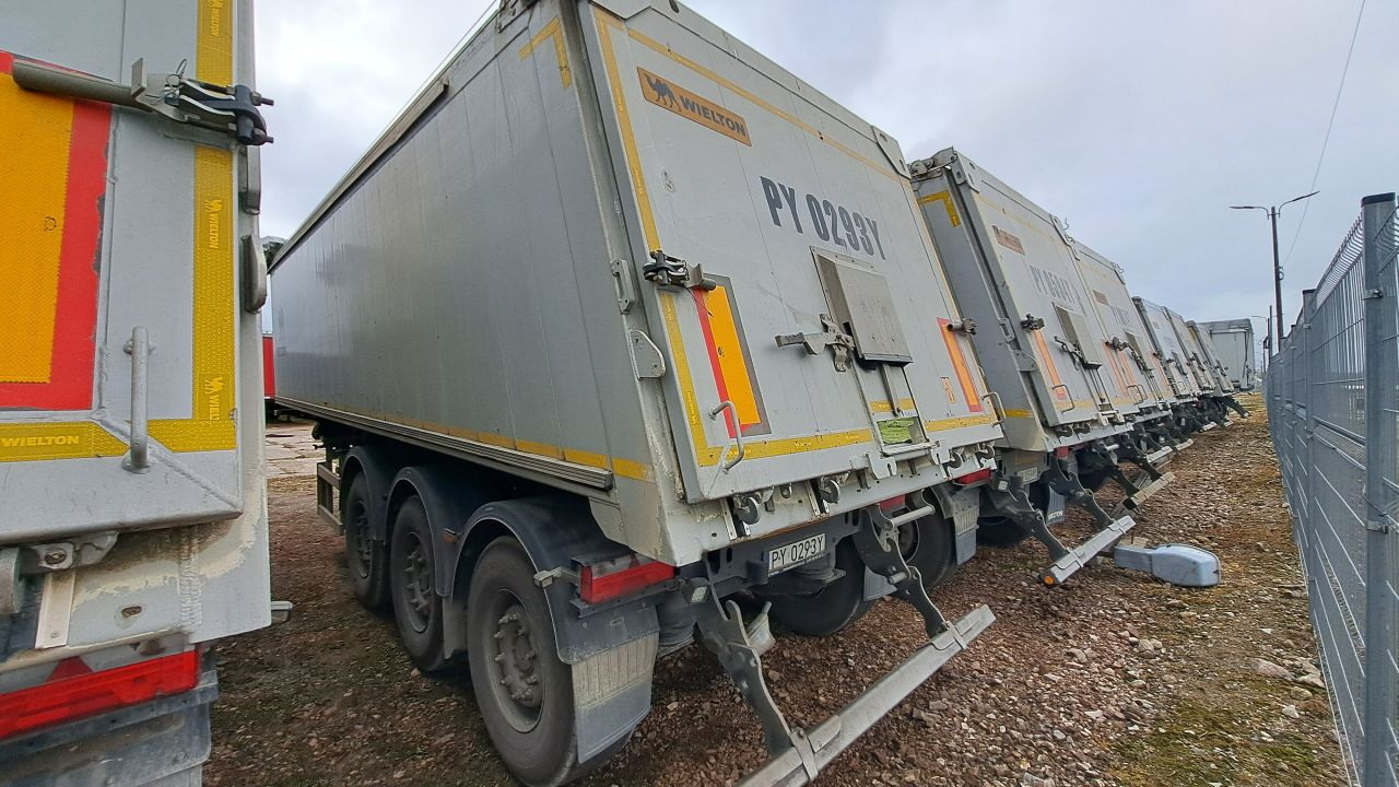 WIELTON NW-3 / weight 6.2 t / capacity 38m3 / Electrically folded roof / Teflon / 20 units, 2022 - Semi-reboque basculante: foto 5 WIELTON NW-3 / weight 6.2 t / capacity 38m3 / Electrically folded roof / Teflon / 20 units, 2022 - Semi-reboque basculante: foto 5