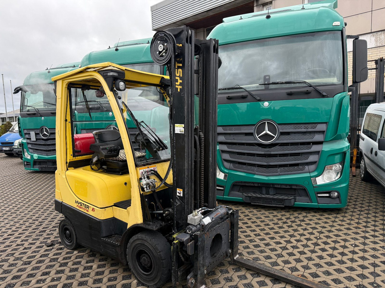 Hyster H1,6 FT drehbare Klammergabel Hyster H1,6 FT drehbare Klammergabel - Empilhador a gás: foto 1 Hyster H1,6 FT drehbare Klammergabel Hyster H1,6 FT drehbare Klammergabel - Empilhador a gás: foto 1
