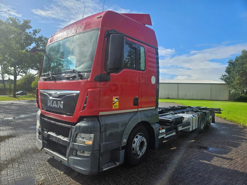 MAN TGX 24.400 6X2 BDF Euro 6 - Camião transportador de contêineres/ Caixa móvel: foto 1 MAN TGX 24.400 6X2 BDF Euro 6 - Camião transportador de contêineres/ Caixa móvel: foto 1