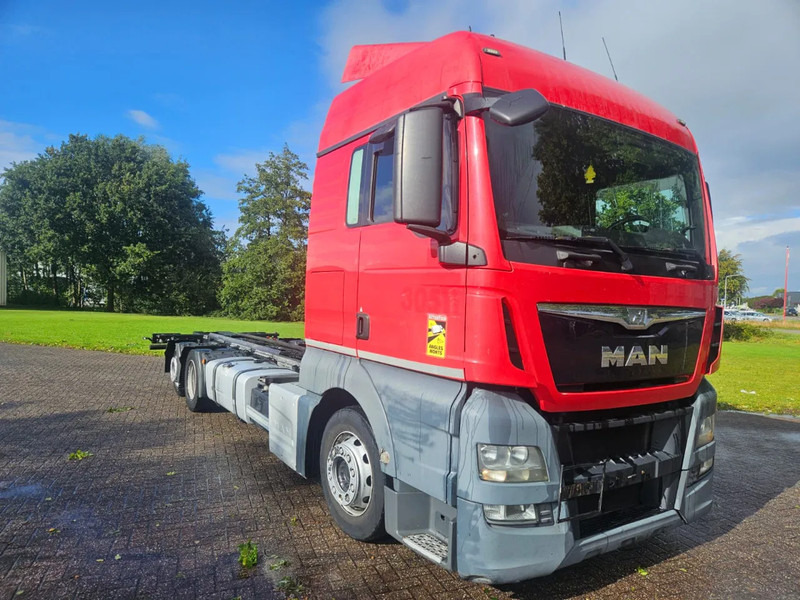 MAN TGX 24.400 6X2 BDF Euro 6 - Camião transportador de contêineres/ Caixa móvel: foto 2 MAN TGX 24.400 6X2 BDF Euro 6 - Camião transportador de contêineres/ Caixa móvel: foto 2