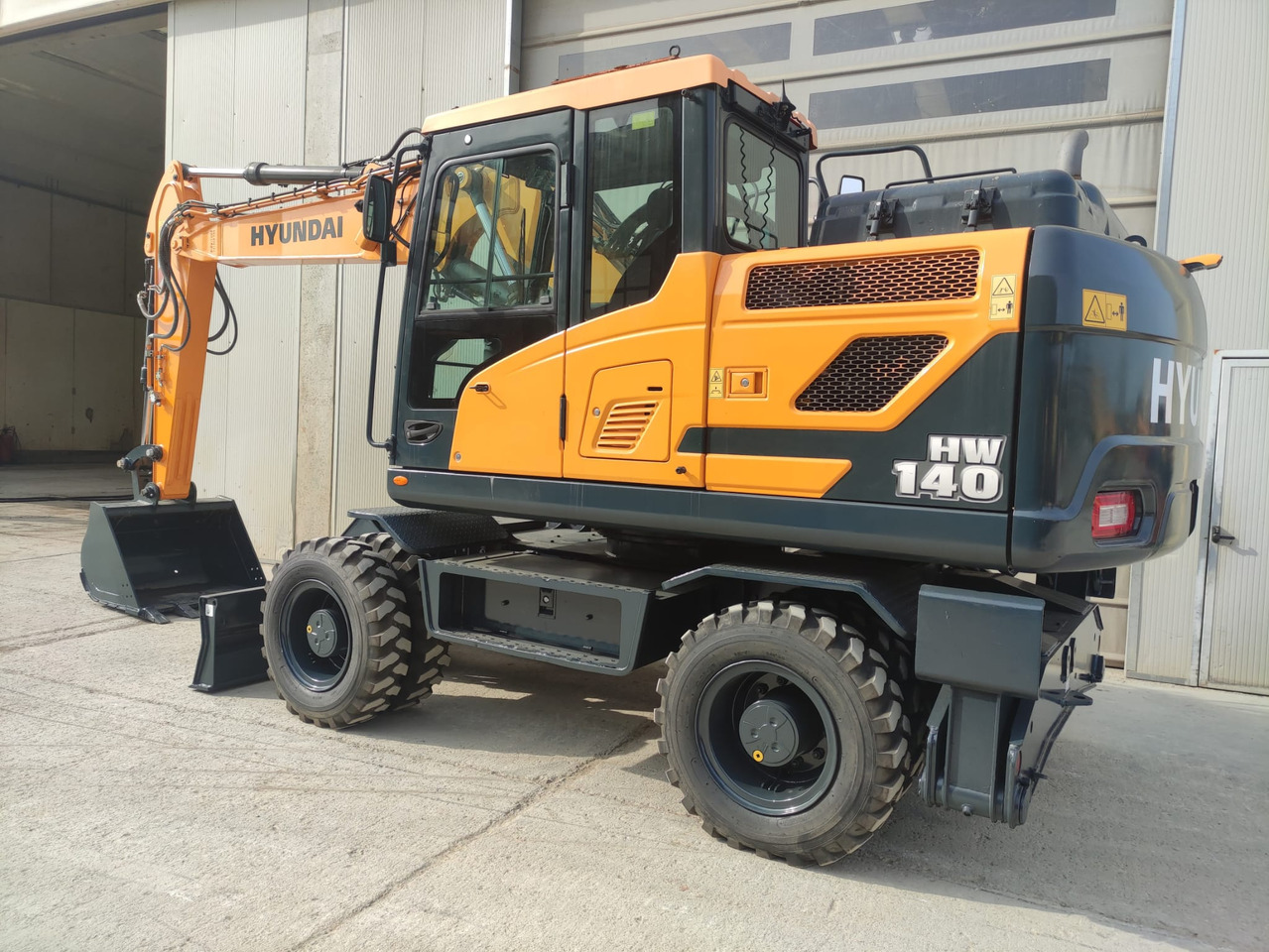 HYUNDAI HW140 - Escavadeira de rodas: foto 4 HYUNDAI HW140 - Escavadeira de rodas: foto 4