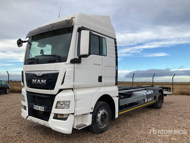 2016 MAN TGX18.440 4x2 Sleeper Container Truck - Camião transportador de contêineres/ Caixa móvel: foto 1 2016 MAN TGX18.440 4x2 Sleeper Container Truck - Camião transportador de contêineres/ Caixa móvel: foto 1
