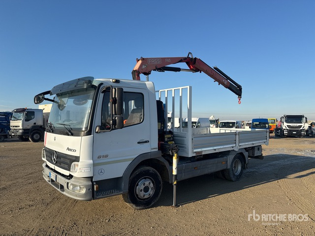 2009 Mercedes-Benz MB 818 K 2009 Fassi F65A.23 2710 kg on 4x2 Flatbed Truck with Crane - Camião de caixa aberta/ Plataforma, Camião grua: foto 1 2009 Mercedes-Benz MB 818 K 2009 Fassi F65A.23 2710 kg on 4x2 Flatbed Truck with Crane - Camião de caixa aberta/ Plataforma, Camião grua: foto 1