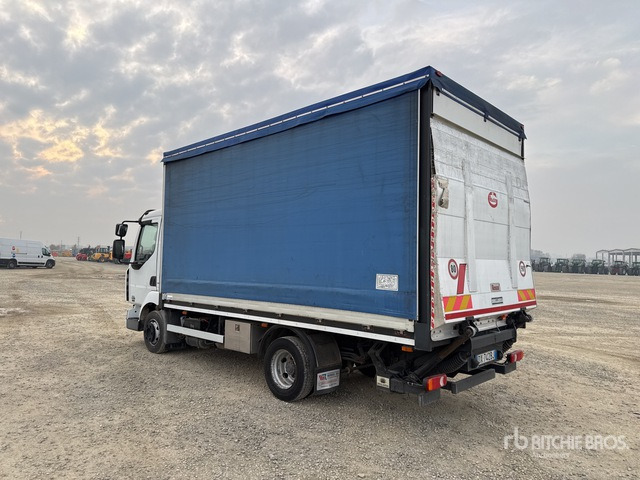 2010 Renault Midlum 215.75 4x2 Curtain Side Truck - Camião de lona: foto 3 2010 Renault Midlum 215.75 4x2 Curtain Side Truck - Camião de lona: foto 3