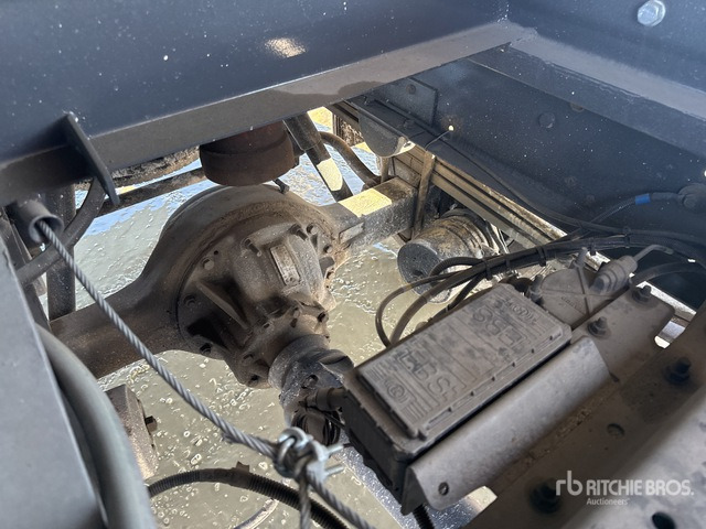 2010 Renault Midlum 220.08 1981 C.O.M.A. C330B on 4x2 Dump Truck with Crane - Camião basculante: foto 5 2010 Renault Midlum 220.08 1981 C.O.M.A. C330B on 4x2 Dump Truck with Crane - Camião basculante: foto 5