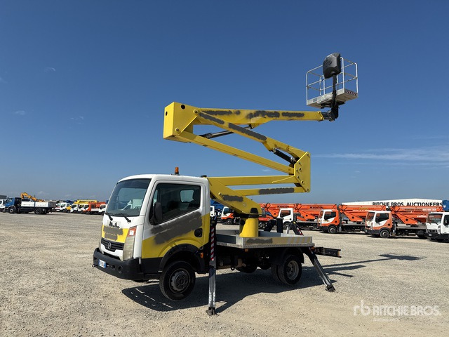 2011 Nissan Cabstar 2011 Socage DA320 20 m on Bucket Truck - Caminhão com plataforma aérea: foto 1 2011 Nissan Cabstar 2011 Socage DA320 20 m on Bucket Truck - Caminhão com plataforma aérea: foto 1