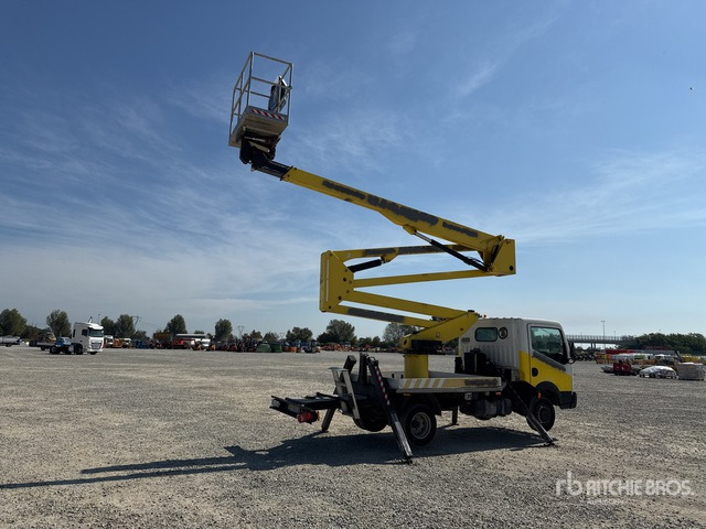 2011 Nissan Cabstar 2011 Socage DA320 20 m on Bucket Truck - Caminhão com plataforma aérea: foto 3 2011 Nissan Cabstar 2011 Socage DA320 20 m on Bucket Truck - Caminhão com plataforma aérea: foto 3