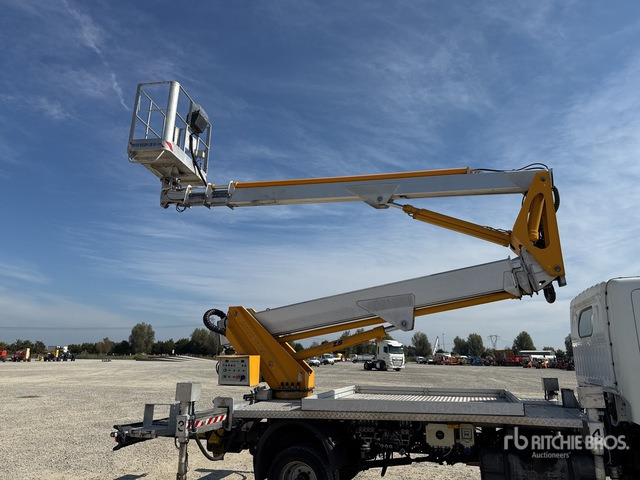 2011 Nissan Cabstar 35 - 11 2011 Multitel Pagliero MX250EX ... Bucket Truck - Caminhão com plataforma aérea: foto 5 2011 Nissan Cabstar 35 - 11 2011 Multitel Pagliero MX250EX ... Bucket Truck - Caminhão com plataforma aérea: foto 5