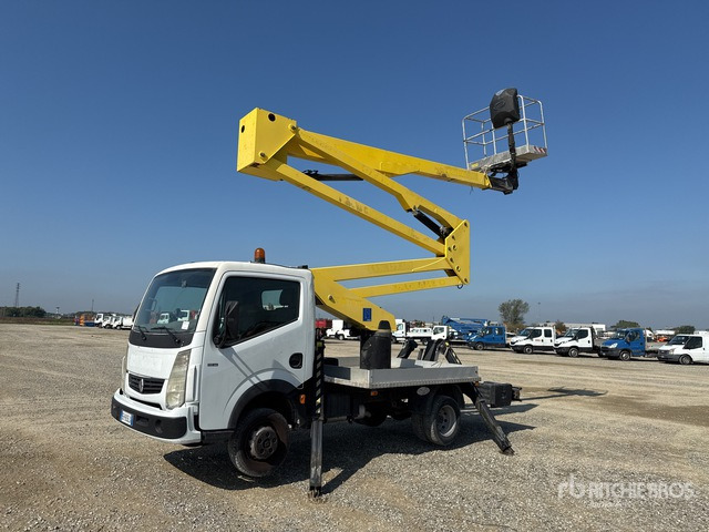 2011 Renault Maxity 110Dxi 2011 Socage DA320 20 m on Bucket Truck - Caminhão com plataforma aérea: foto 1 2011 Renault Maxity 110Dxi 2011 Socage DA320 20 m on Bucket Truck - Caminhão com plataforma aérea: foto 1