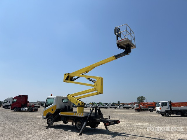 2011 Renault Maxity 2011 Socage DA320 20 m on Bucket Truck - Caminhão com plataforma aérea: foto 3 2011 Renault Maxity 2011 Socage DA320 20 m on Bucket Truck - Caminhão com plataforma aérea: foto 3