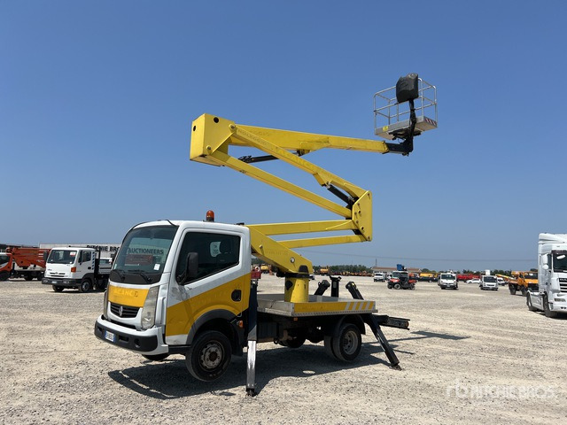 2011 Renault Maxity 2011 Socage DA320 20 m on Bucket Truck - Caminhão com plataforma aérea: foto 1 2011 Renault Maxity 2011 Socage DA320 20 m on Bucket Truck - Caminhão com plataforma aérea: foto 1