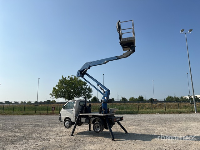 2012 Piaggio Porter 2012 Socage A314 14 m on Bucket Truck - Caminhão com plataforma aérea: foto 4 2012 Piaggio Porter 2012 Socage A314 14 m on Bucket Truck - Caminhão com plataforma aérea: foto 4
