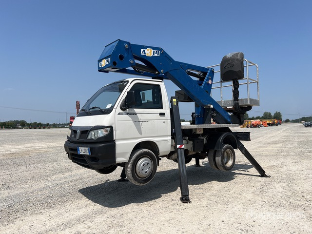 2013 Piaggio Porter 2013 Socage A314 14 m on Bucket Truck - Caminhão com plataforma aérea: foto 1 2013 Piaggio Porter 2013 Socage A314 14 m on Bucket Truck - Caminhão com plataforma aérea: foto 1