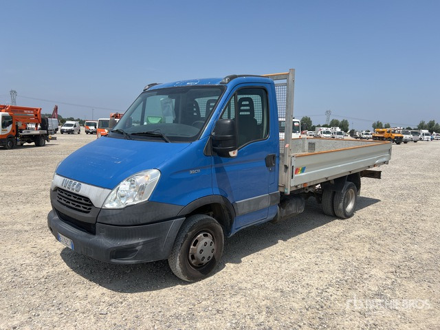 2015 Iveco Daily 35C11 Flatbed Truck - Carrinha de caixa aberta: foto 2 2015 Iveco Daily 35C11 Flatbed Truck - Carrinha de caixa aberta: foto 2