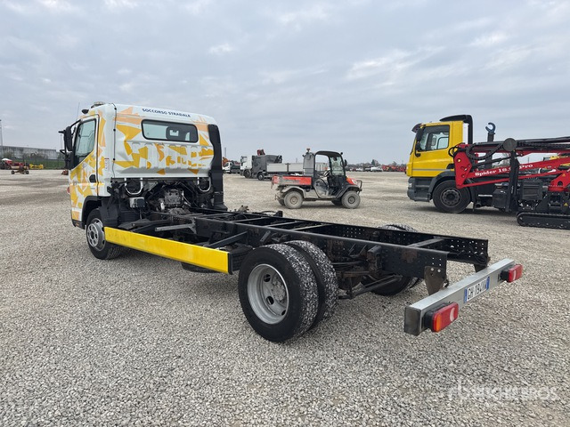 2015 Mitsubishi Fuso Canter 4x2 Cab and Chassis - Camião chassi: foto 2 2015 Mitsubishi Fuso Canter 4x2 Cab and Chassis - Camião chassi: foto 2