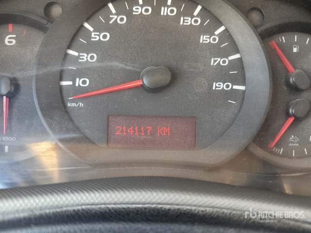 2017 Nissan NV400 Crew Cab Flatbed Truck - Camião de caixa aberta/ Plataforma: foto 2 2017 Nissan NV400 Crew Cab Flatbed Truck - Camião de caixa aberta/ Plataforma: foto 2