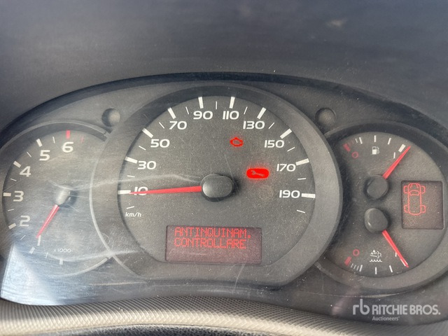 2017 Nissan NV400 Crew Cab Flatbed Truck - Camião de caixa aberta/ Plataforma: foto 3 2017 Nissan NV400 Crew Cab Flatbed Truck - Camião de caixa aberta/ Plataforma: foto 3