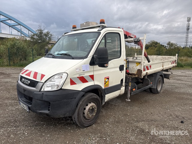 2011 Iveco 65C17 Fassi F22A.21 950 kg on 4x2 Cam ... Dump Truck with Crane - Camião basculante: foto 1 2011 Iveco 65C17 Fassi F22A.21 950 kg on 4x2 Cam ... Dump Truck with Crane - Camião basculante: foto 1