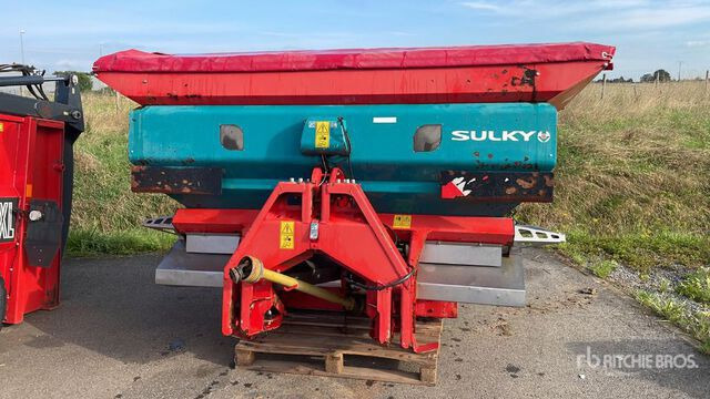 2013 Sulky X40+ 36 m 3-Point 4000 L Fertilizer Spreader - Triturador de martelos/ Destroçador: foto 2 2013 Sulky X40+ 36 m 3-Point 4000 L Fertilizer Spreader - Triturador de martelos/ Destroçador: foto 2